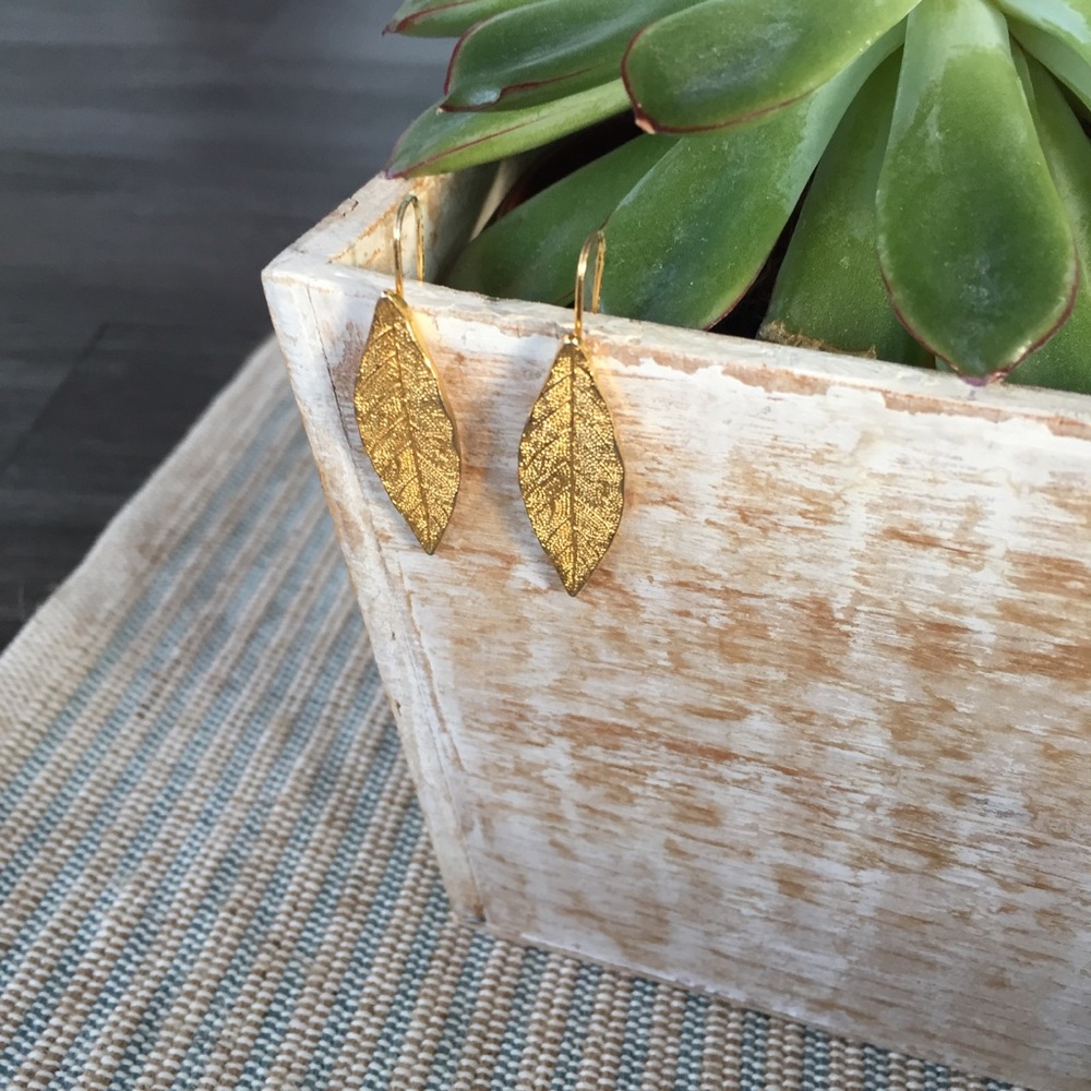 Vintage Gold Leaf Dangle Style Earrings